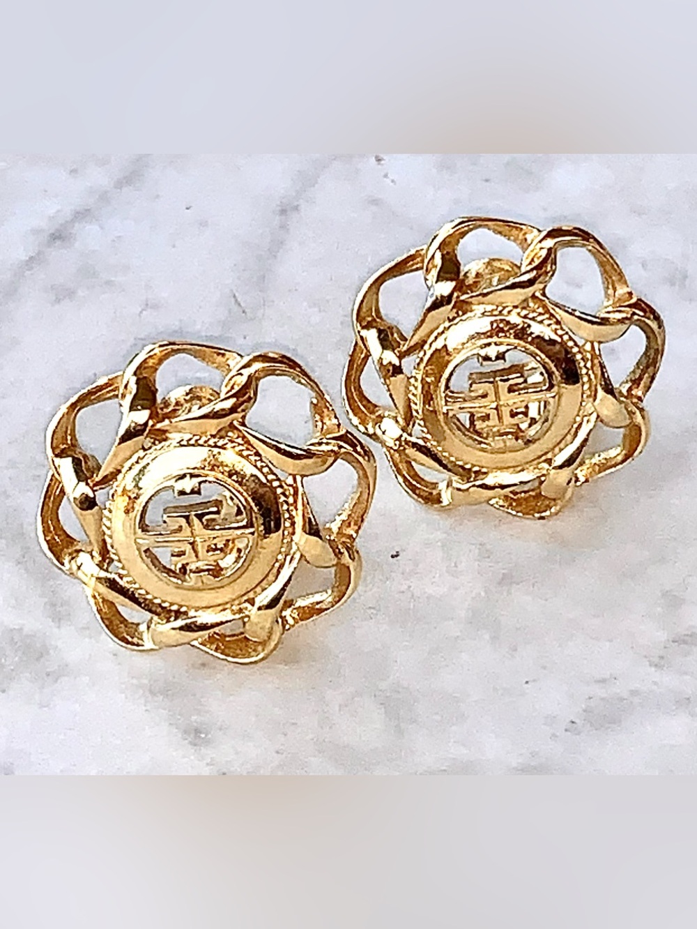 GIVENCHY PARIS NEW YORK Gold-Tone Clip-On Earrings VINTAGE 80’s 1.5IN 4G LINK